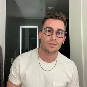 Meet your Posher, Johnathan w